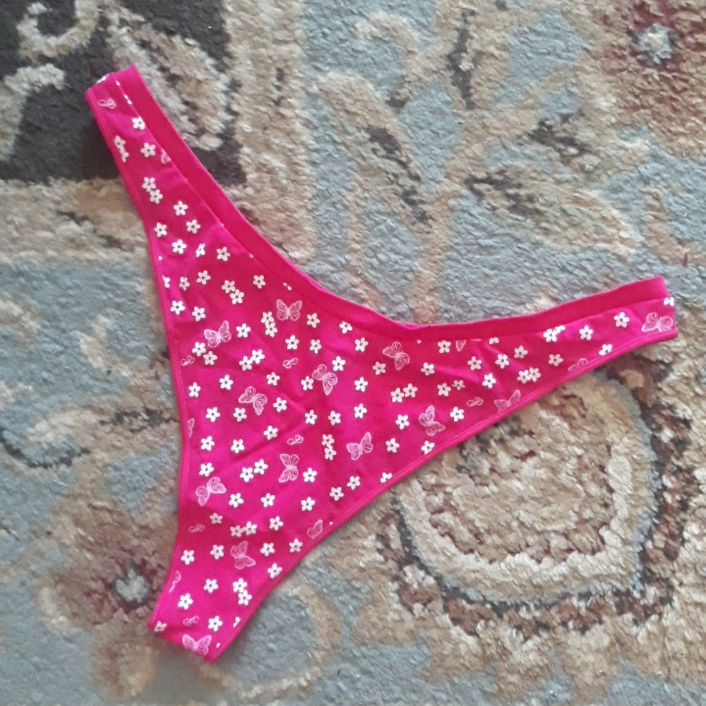 Pink VS thong - Picture 3 of 14